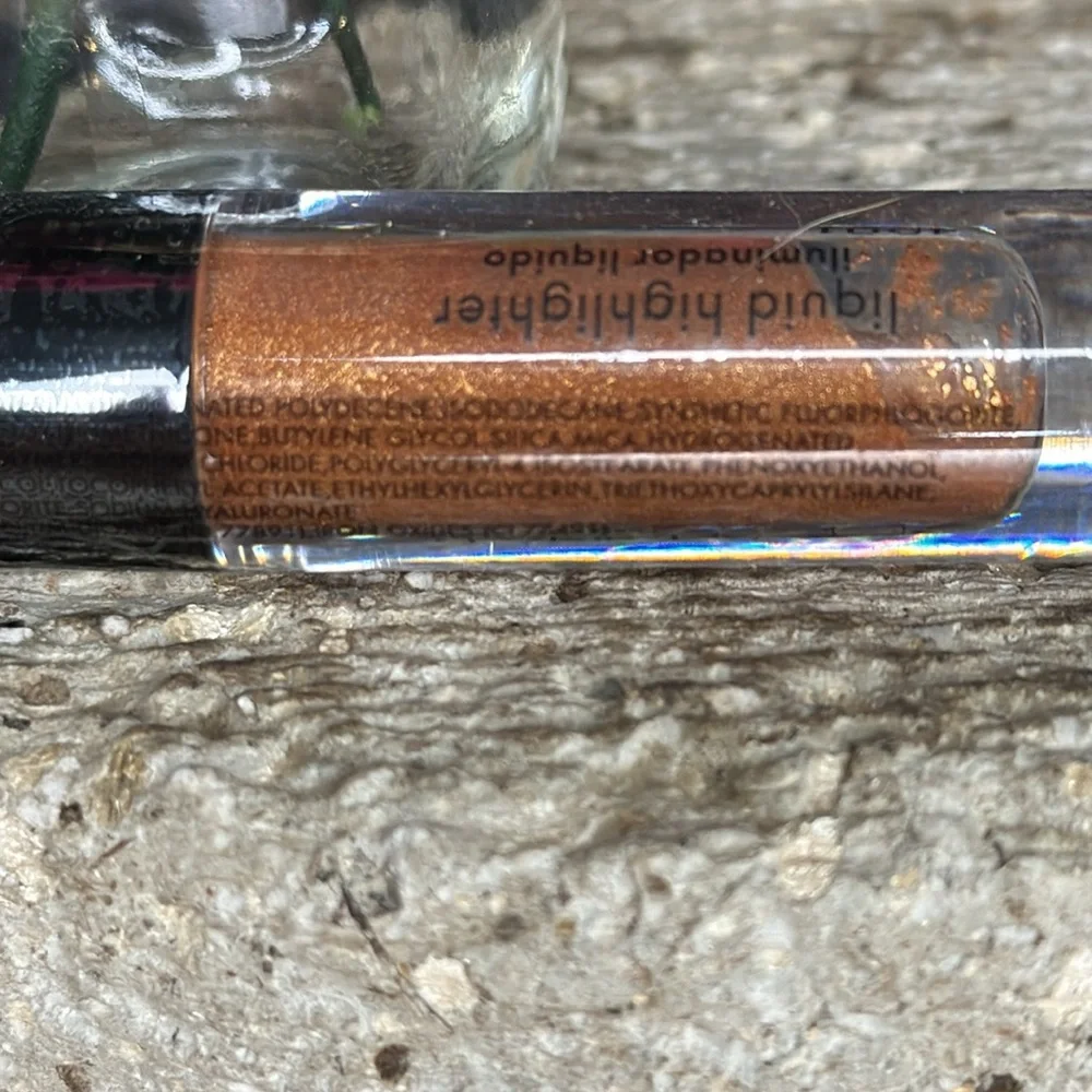 Shaina B Flaminglow Liquid Highlighter‎ in Nude Beach